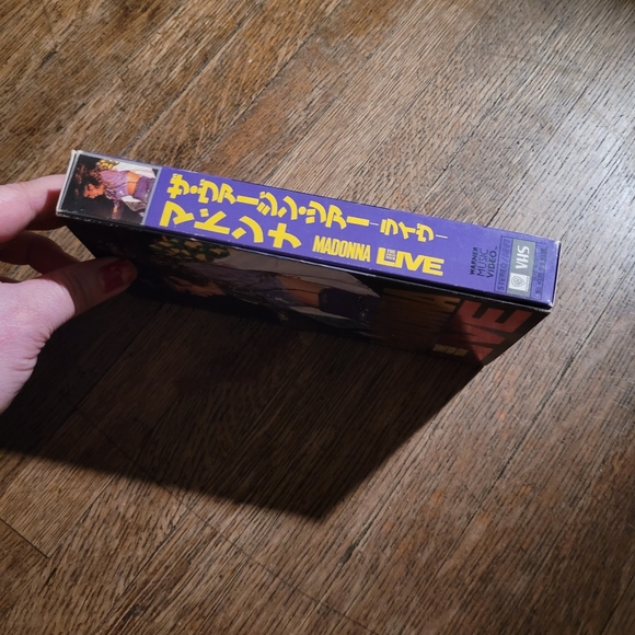 Madonna like a virgin tour fold out vhs - Picture 3 of 7